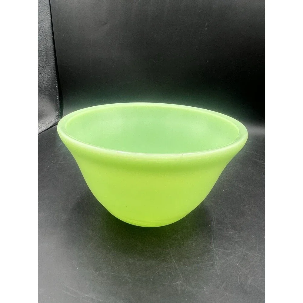 Vintage McKee Jadite Uranium Glass 4 Cup Mixing Bowl MCK UV Reactive 7”